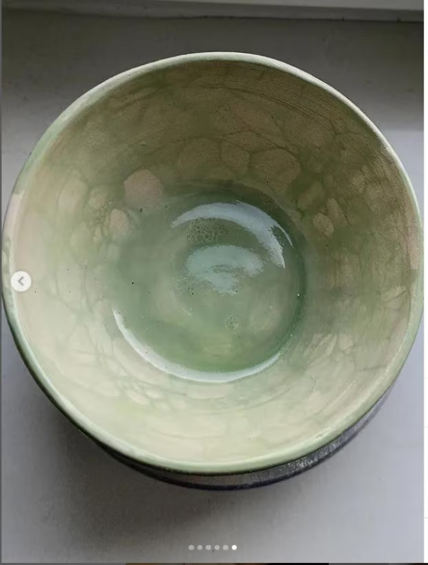 Pistacjowo-zielona ceramiczna miska - ręcznie robiona miska z malowanymi bąbelkami