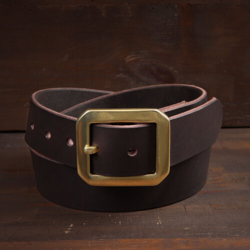 Skórzany pasek ze złotą sprzączką 