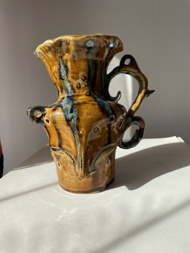 wazon ceramiczny z twarzą czorta 