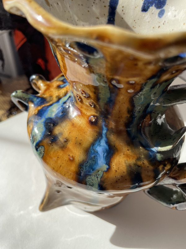 wazon ceramiczny z twarzą czorta 