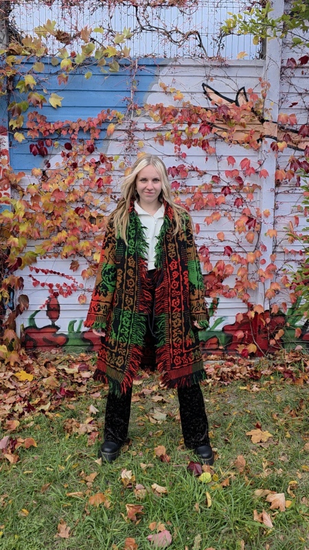 Wiosenny płaszcz 60s 70s inspired ornaments frędzle