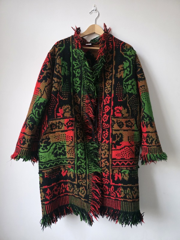 Wiosenny płaszcz 60s 70s inspired ornaments frędzle